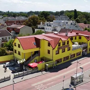 Mr.liao Hotel Himberg